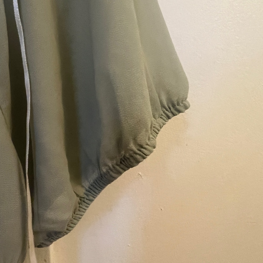 Green Ruffled Crop Top - Picture 4 of 4